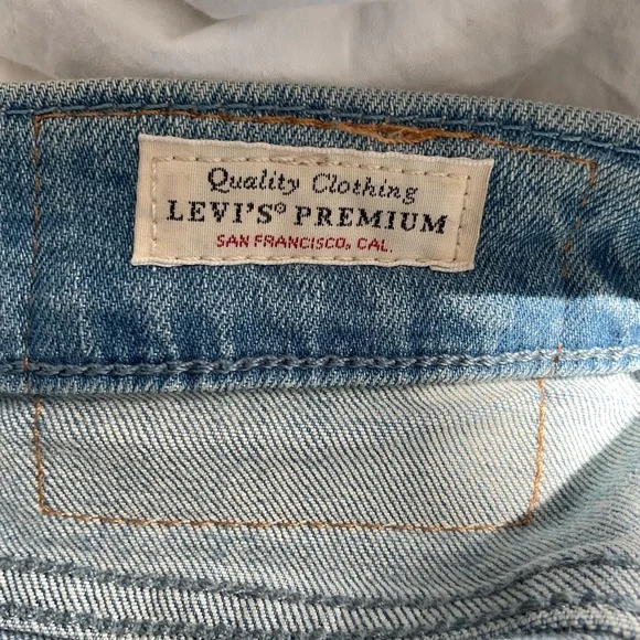 Classic Levi’s Light Blue Jeans Ankle Boyfriend Jeans W30 L30 - Picture 3 of 10